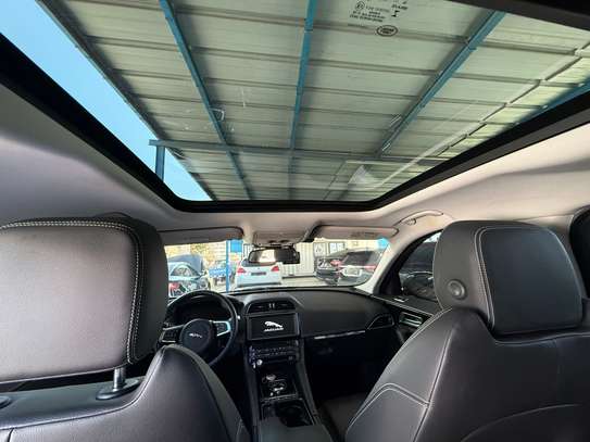 Jaguar F-Pace Sport essence Full options image 4