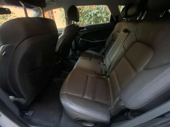 HYUNDAI Tucson LIMITED 4x4 venant image 5