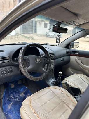 TOYOTA AVENSIS image 2