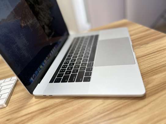 MacBook Pro 15'' 2016 image 2
