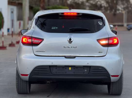 Renault clio image 9