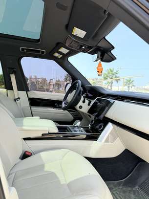 2023 Land Rover P400 image 8
