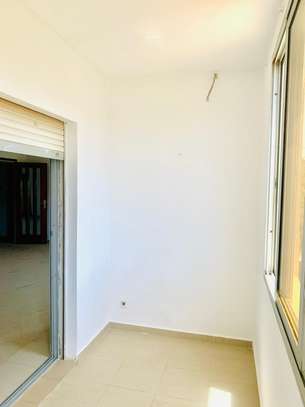 APPARTEMENT F4 À LOUER FENÊTRE MERMOZ image 2