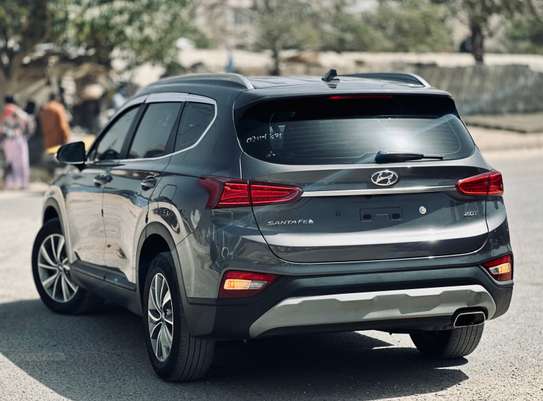 Hyundai Santafe 2019 image 4