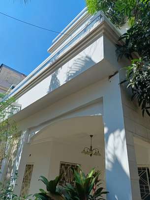 Villa R+2 de 300 m² à louer à stèle Mermoz image 13