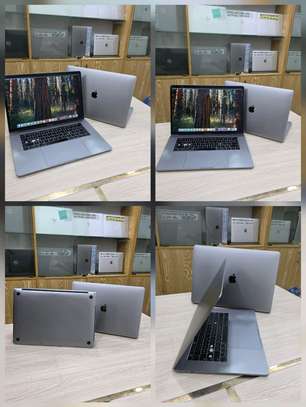 Macbook Pro 2019 Core i9 image 1