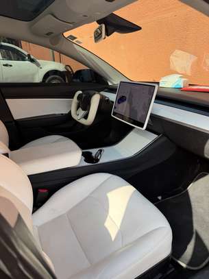 Tesla model 3 image 7