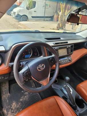 Toyota Rav4 2015 image 6