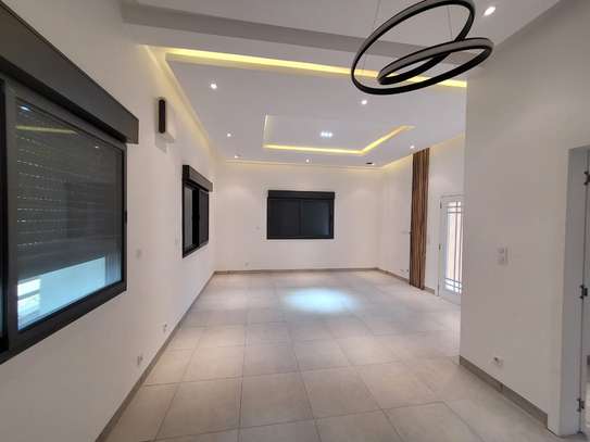 Appartement F4 neuf  à louer aux almadies image 1