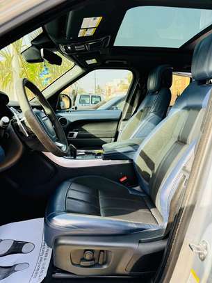 Range rover Sport HST image 9
