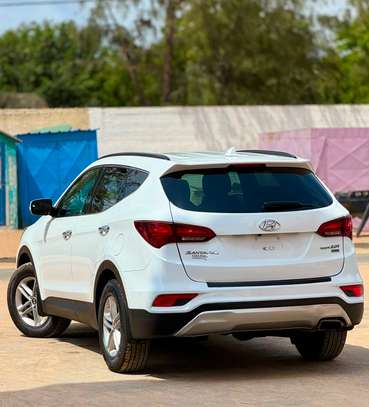 HYUNDAI SANTA FE 2017 image 8
