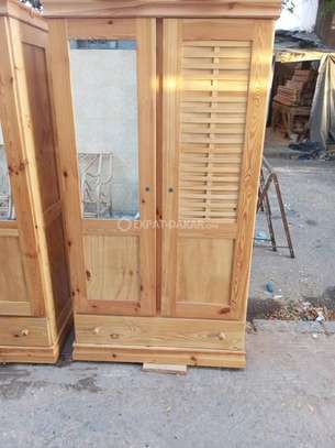 Armoire et rangements en bois massif image 8