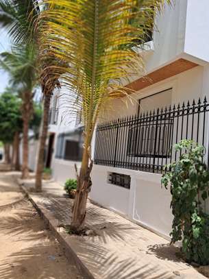 Maison familiale meublée à louer – Almadies image 1