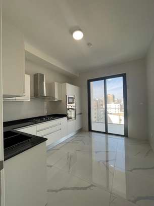 F4 Haut standing de 245 M² à louer au point e image 14