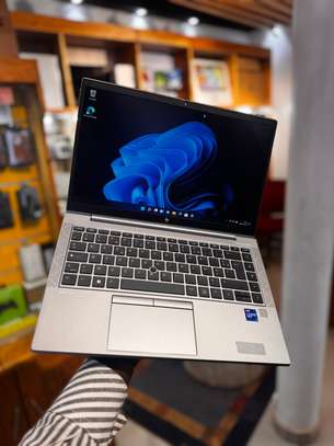 Hp zbook 14 Firfly G8 core i7 11th gen   16/256 ssd image 4