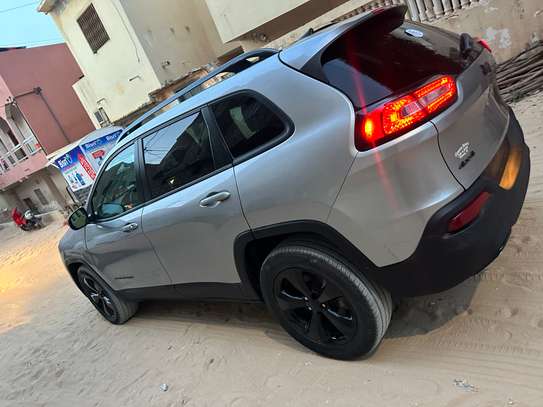 JEEP CHEROKEE image 4