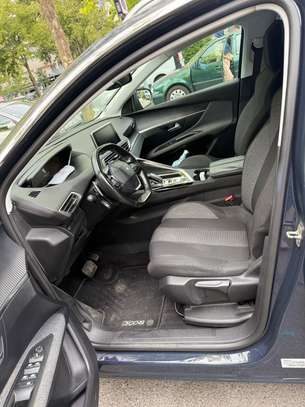 Peugeot 3008 image 2