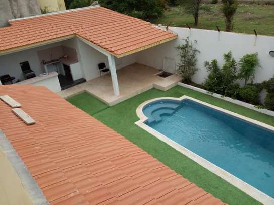 Superbe Villa à vendre à Ngaparou Saly image 5