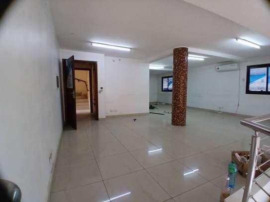 SHOWROOM EN DUPLEX image 4