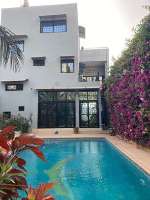 Grande villa aux Almadies proche corniche image 1