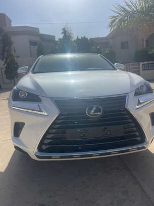 Lexus nx 300  2020 image 3