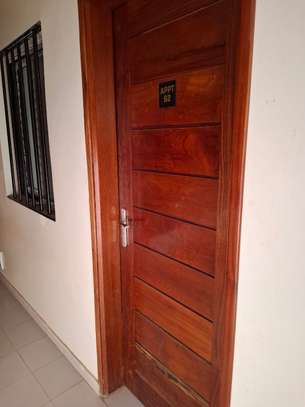 CHAMBRE  avec SALLE DE BAIN À LOUER image 2