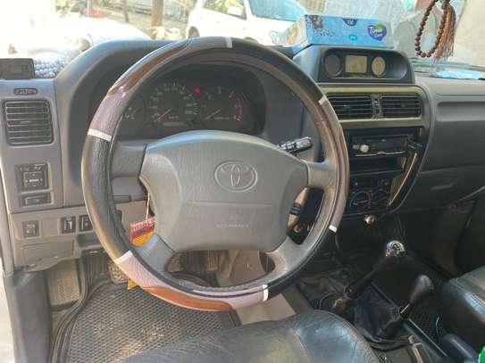Toyota Land Cruiser Prado image 5