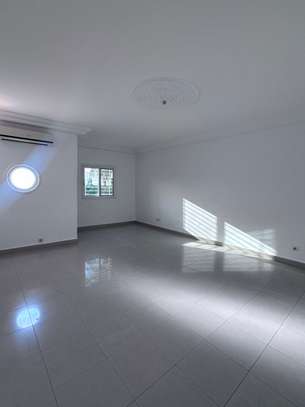 Appartement f3 à louer aux Almadies image 4