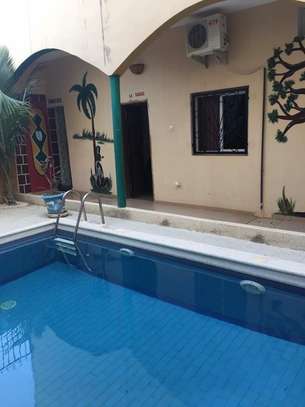 Saly chambre meuble avec salle de bain accès piscine image 1
