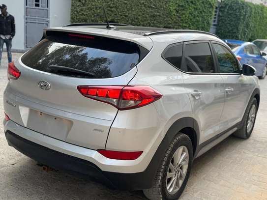 HYUNDAI TUCSON image 2
