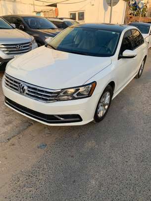 Volkswagen Passat 2018 image 2