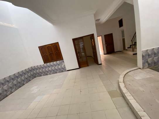 Villa au almadies usage Bureau image 12