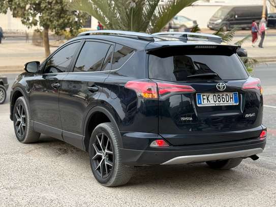 Toyota Rav 4 image 2