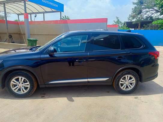 MITSUBISHI OUTLANDER 2019 image 9