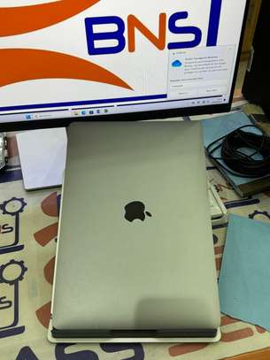 MacBook Pro Touch Bar 2020 Puce M1 13.3 Pouce image 2