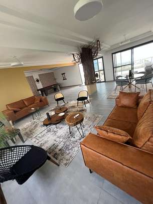 Grand standing F5 à la cité Africa image 6