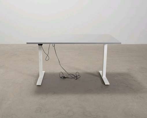 Bureau réglable électrique blanc surface lisse image 1