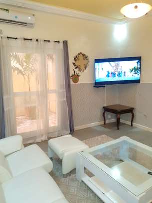 Levy, Apart F2 avec Cour Privé, spacieux, lumineux image 4