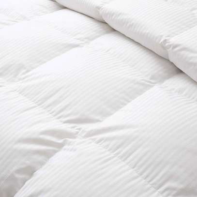 Couette blanche standard légère hypoallergénique image 8