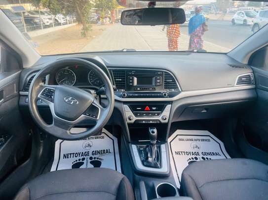HYUNDAI ELANTRA 2017 image 12