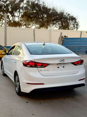 HYUNDAI ELANTRA image 5