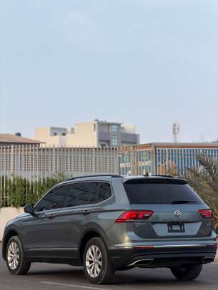 Volkswagen Tiguan 2018 Gris Métallisé SUV Spacieux image 8