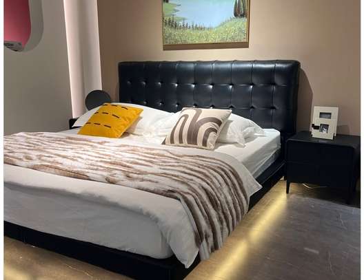 Vente de Lit double blanc crème image 10
