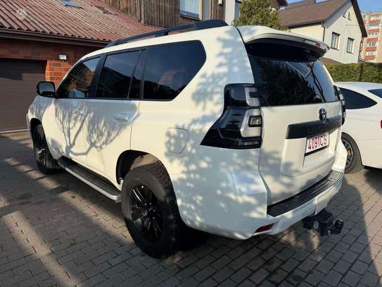 Toyota Prado 2023 image 3