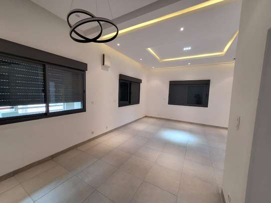 Appartement F4 neuf  à louer aux almadies image 2