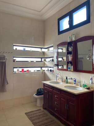 Grande villa aux Almadies proche corniche image 11
