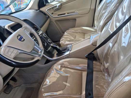 Volvo xc60 image 4