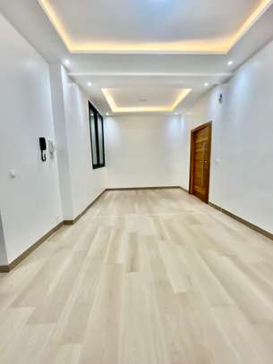 Appartement F4 de 200 m2 à louer au Point E image 7