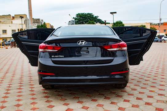 Hyundai élantra image 6