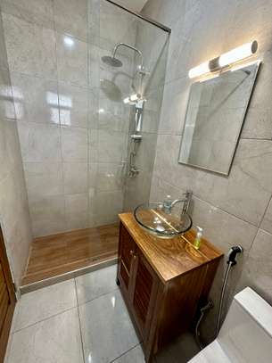 Studio meublé à louer image 12